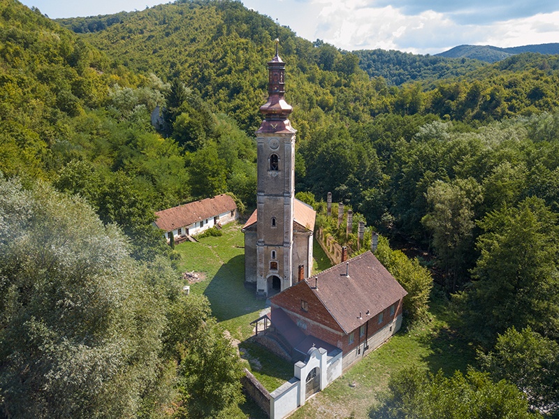 Samostani Samostani